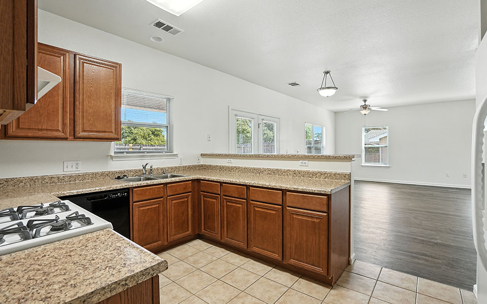 Moffett Court 1390 3x2.5 Kitchen